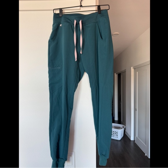 FULL SET Figs L Catarina Top and Sm Zamora Jogger Bottom in Caribbean Blue - Picture 1 of 4